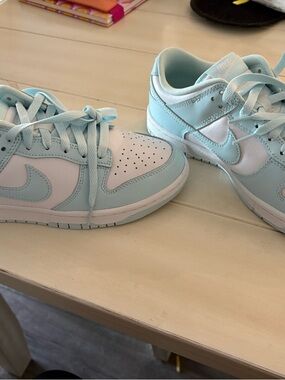 Nike Low-Top Sneakers in Tiffany Blue and White. Size 7 men.